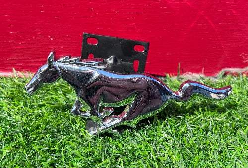 FORD MUSTANG Grille Emblem1994-2004 Die-Cast Chrome Plated Classic NOS Ford MUSTANG 1994-2004 Grille Emblem, running horse chrome plated with mounting bracket.