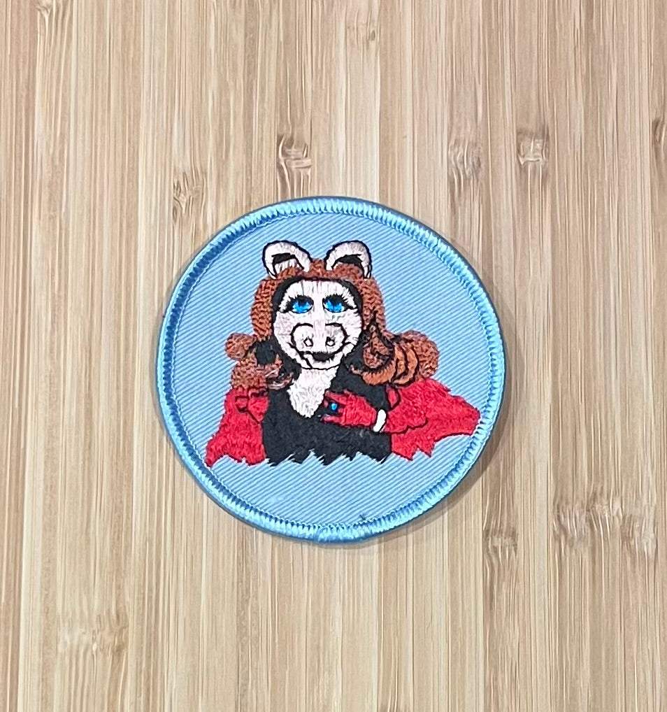 Miss Piggy Patch MINT Jim Henson Muppets Character, This Miss Piggy patch is a vintage collectible & Measures approx 3 in circle. Excellence quality stored 4 decades