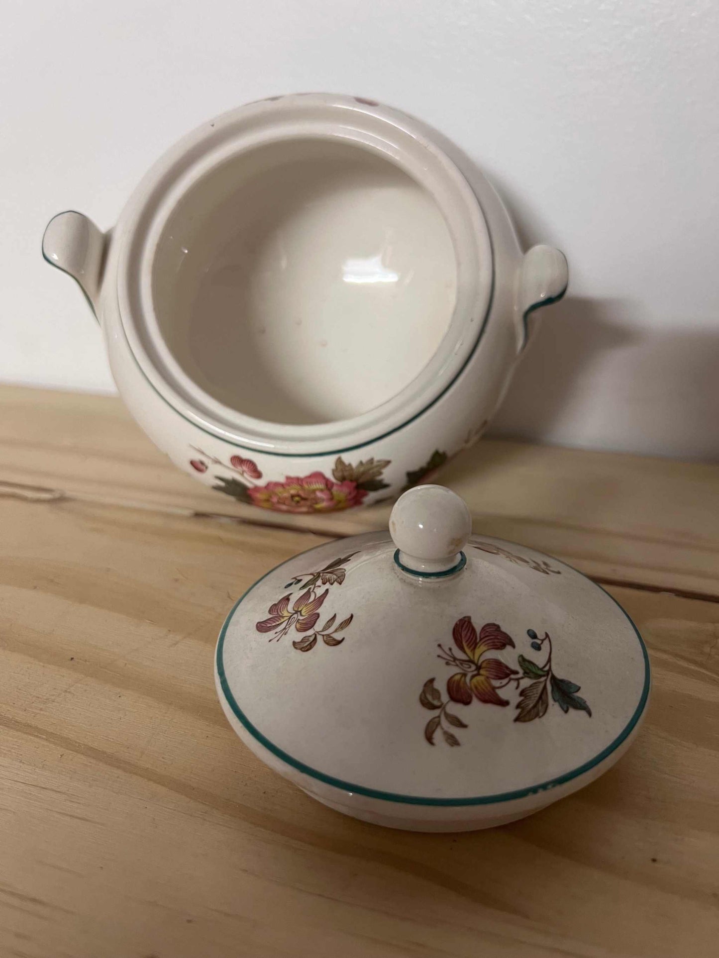 Wedgwood Eastern Flowers Sugar Bowl with Lid.  Wedgwood & Barlaston of Etruria. 