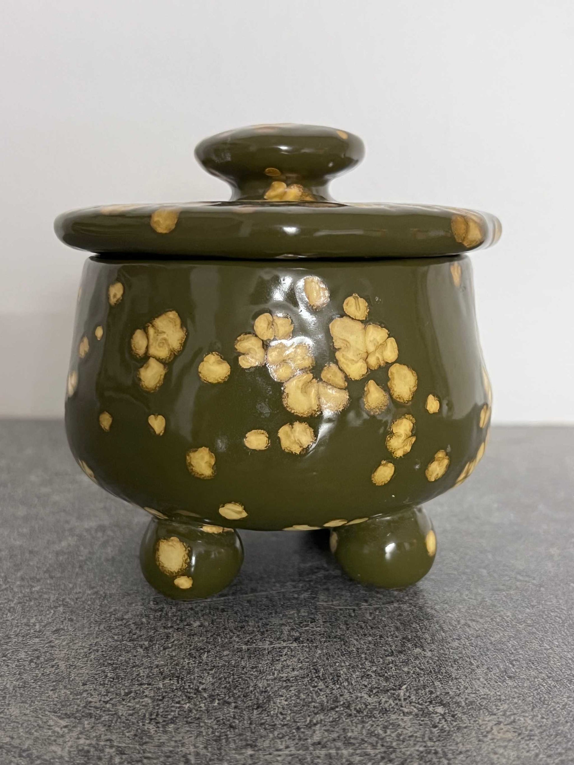 Adorable Ceramic Pottery Dish with Lid, button top handle and three round legs.  This is a great unique one of a kind item in excellent vintage condition.