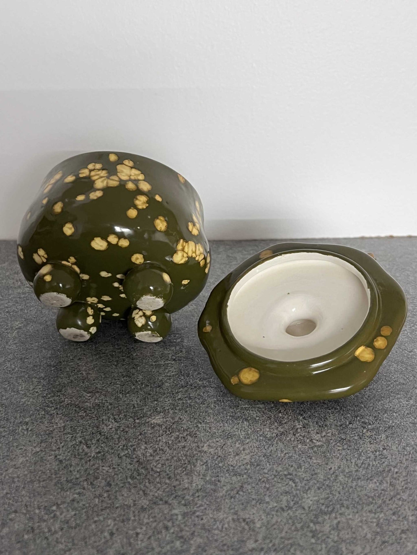 Adorable Ceramic Pottery Dish with Lid, button top handle and three round legs.  This is a great unique one of a kind item in excellent vintage condition.