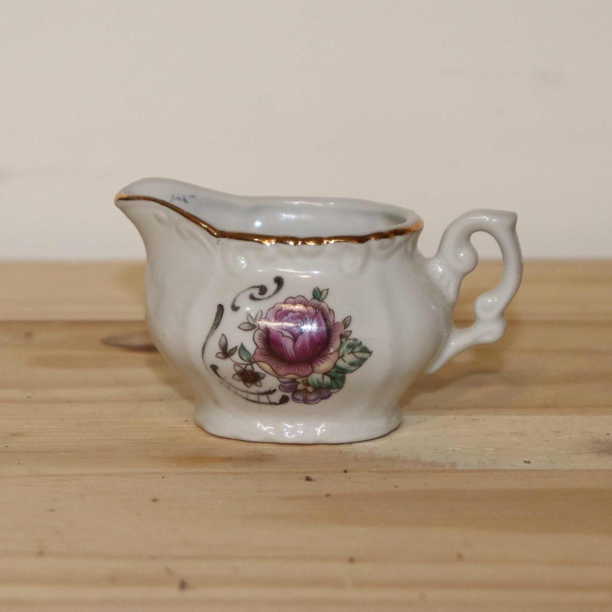 Federal Syracuse China Victoria Rose Creamer Unique Vintage Exc.  This is a Federal Syracuse China Victoria Rose creamer, produced between 1949-1970