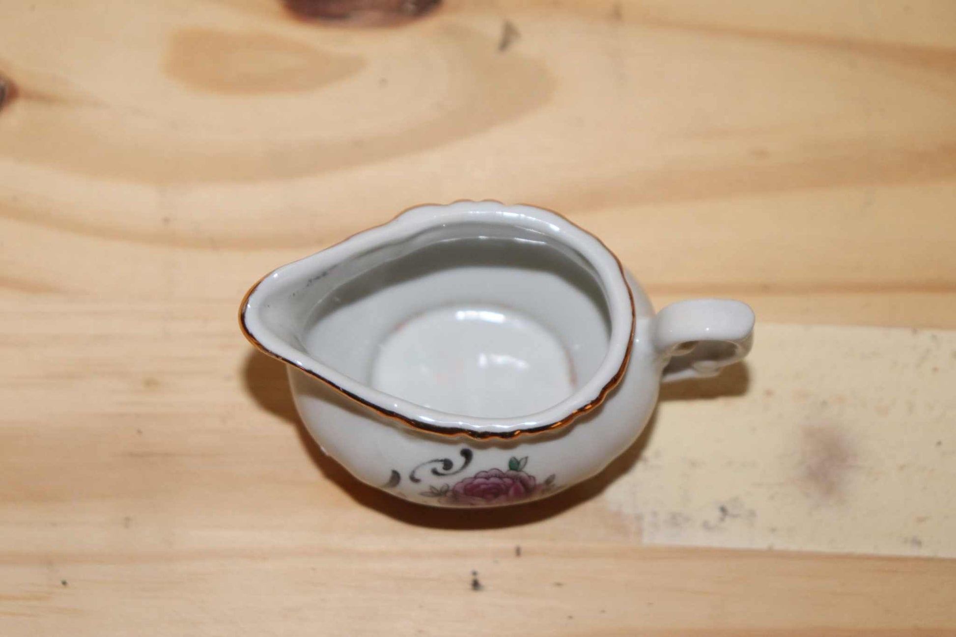 Federal Syracuse China Victoria Rose Creamer Unique Vintage Exc.  This is a Federal Syracuse China Victoria Rose creamer, produced between 1949-1970